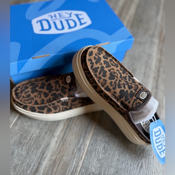 Hey Dude Shoes - NWT HEYDUDE Austin Lift Leopard Platform Loafers Women’s Size 8